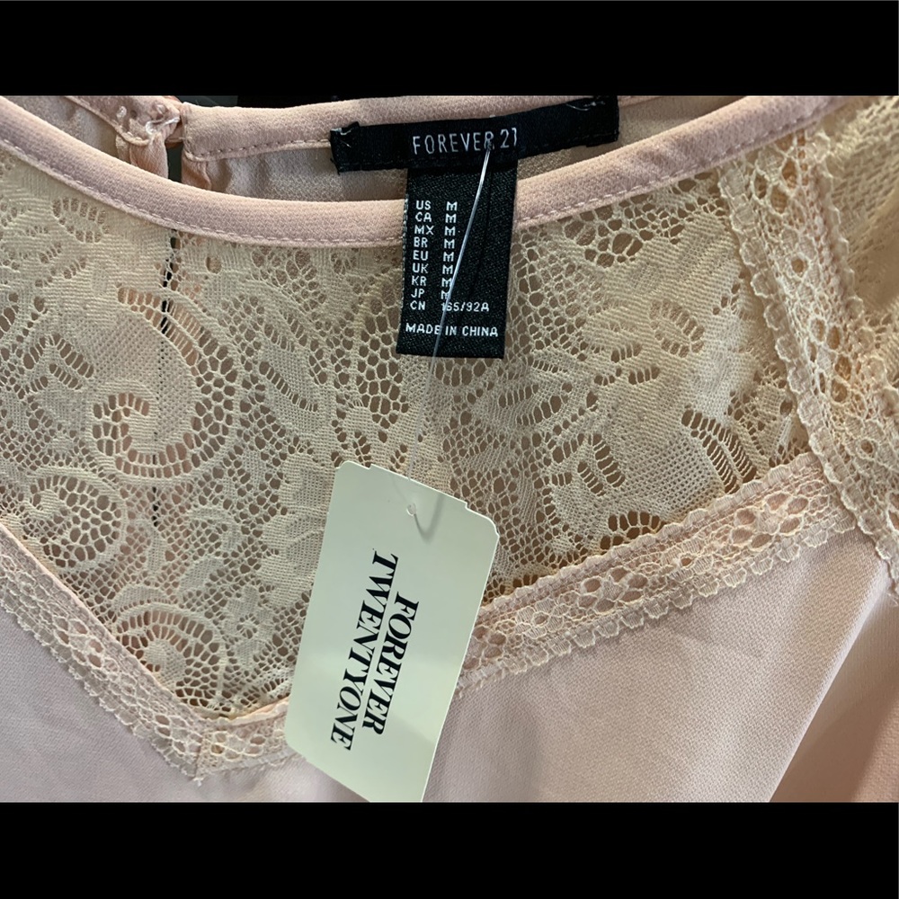Blush blouse with lace front - Picture 3 of 3